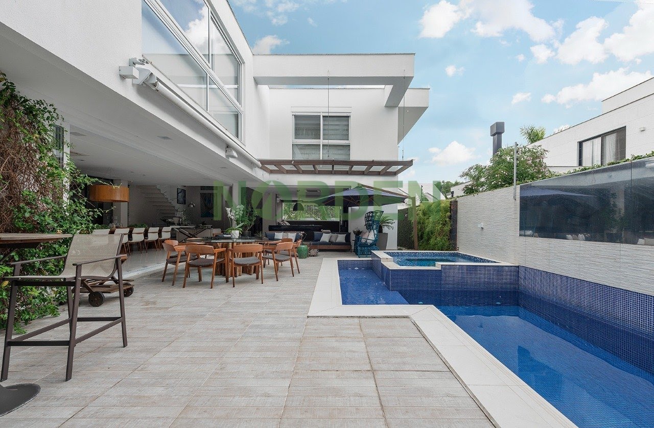 Casa de 485 m² com 4 quartos na Condomínio Vilas de São Francisco, Jurerê