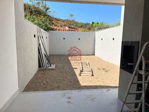 Casa em Jardim Guanabara com 3 quartos, quintal  -  Macaé