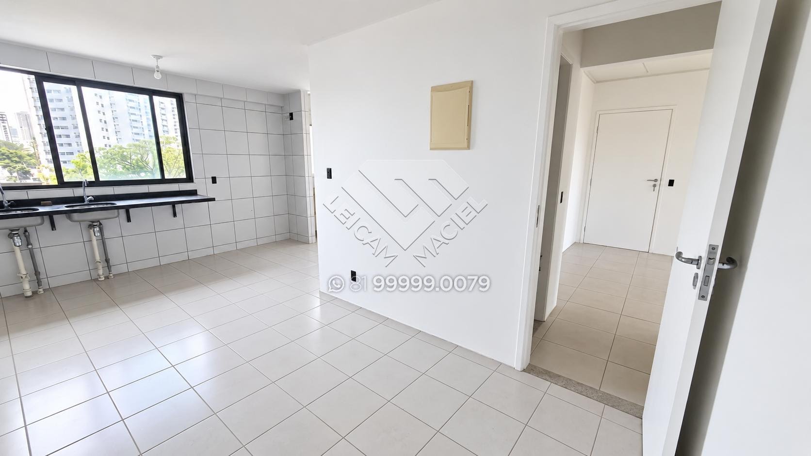 Compre apartamento à venda na Torre, edf. Saint André, com 208m², laser completo, 4 quartos todos suite, 3 vagas de garagem. Agende visita com Leicam Maciel.