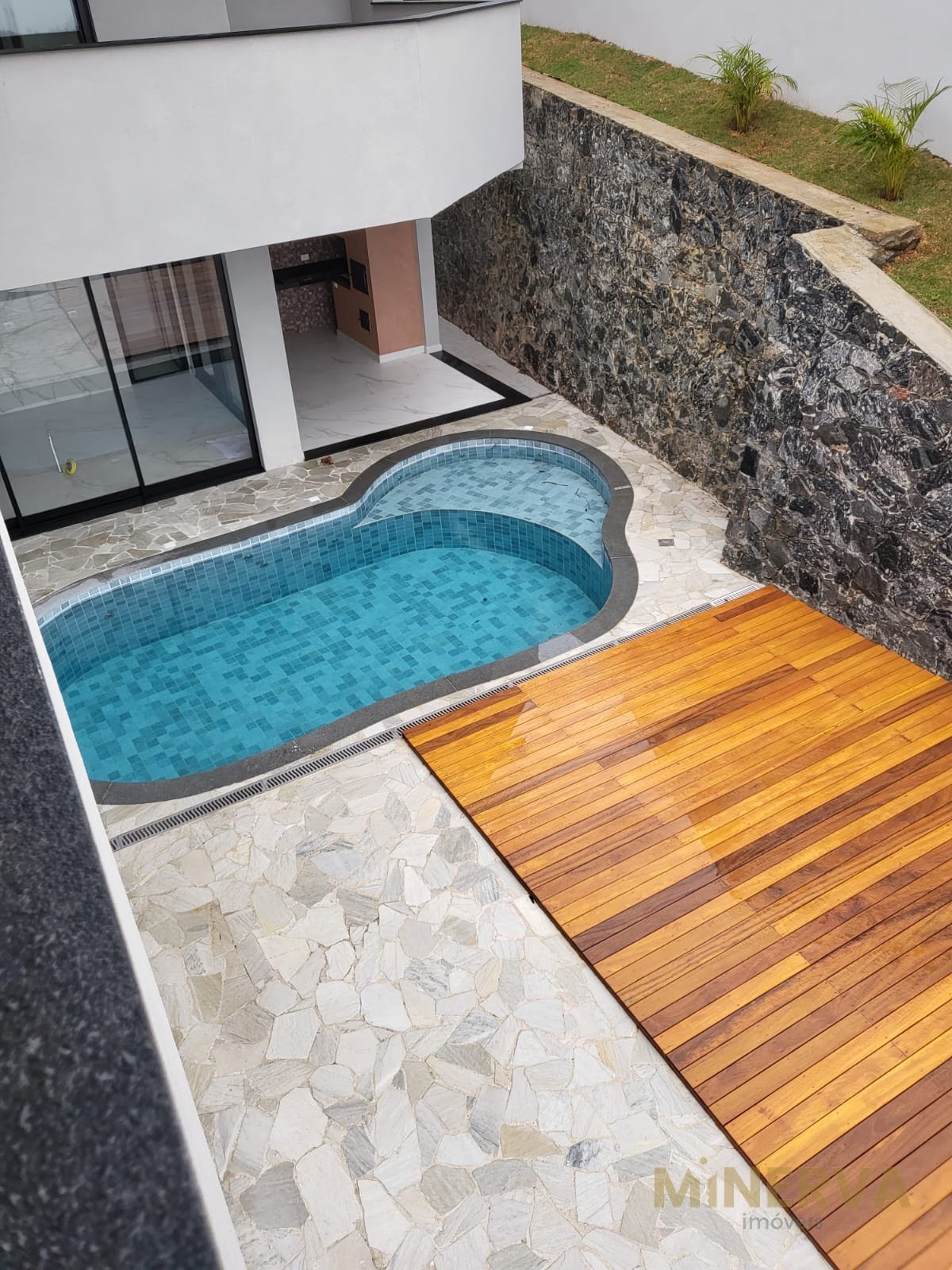 Casa à venda com 3 quartos, 3 suítes, 4 vagas e 355m² no Jardim Via Dutra, Arujá (SP) — foto 13 de 23