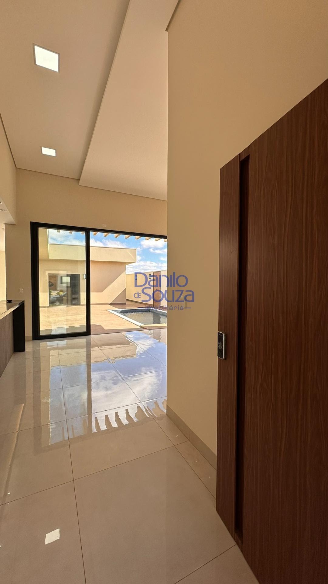 Casa à venda com 3 suítes, 4 vagas e 360m² no Villagio Park, Araxá (MG) — foto 3 de 18