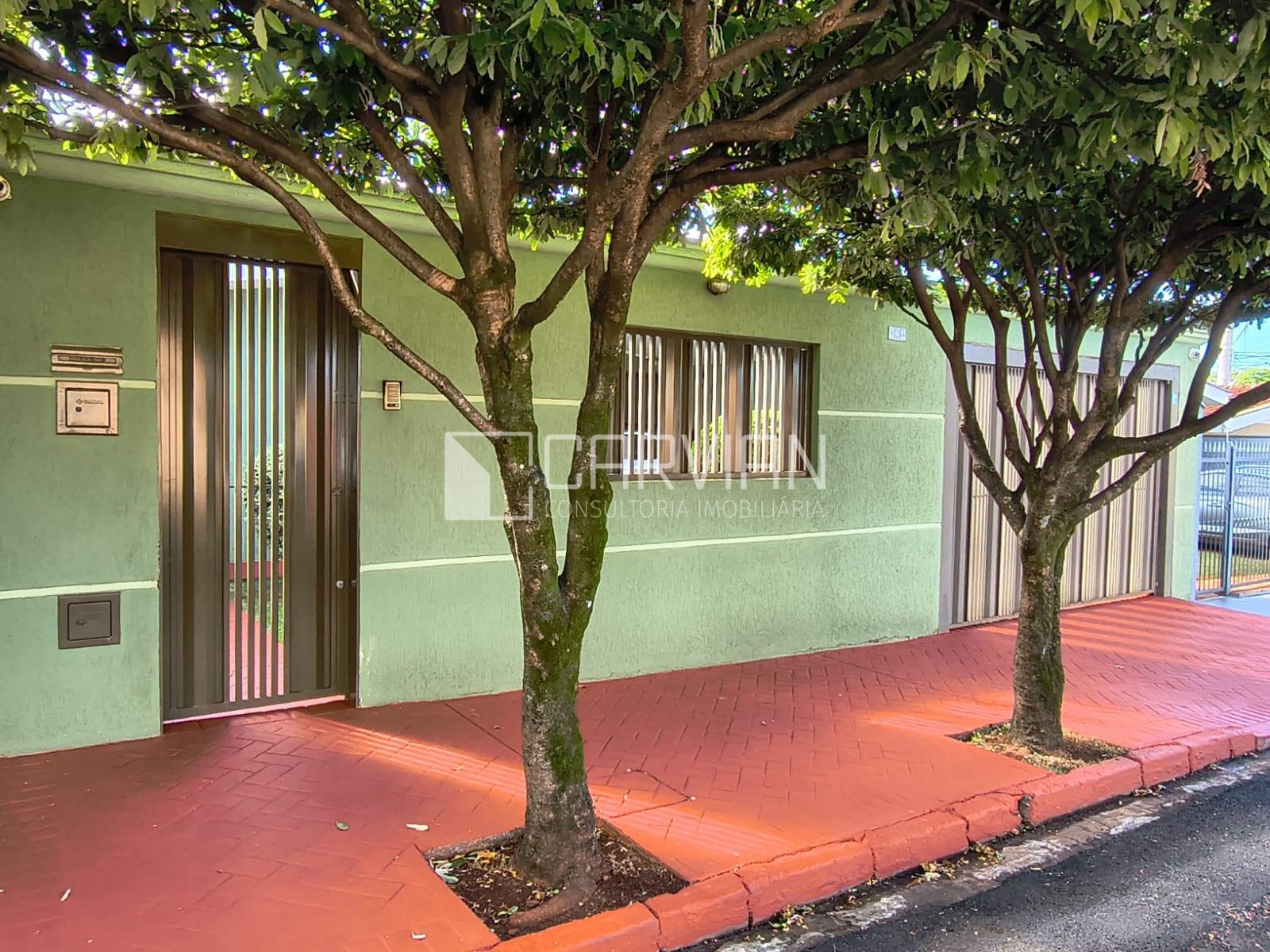 Casa à venda com 3 quartos, 2 banheiros, 4 vagas e 209m² no Independência, Ribeirão Preto — foto principal