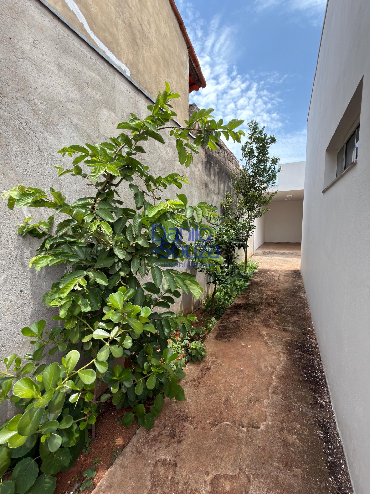 Casa à venda com 2 quartos, 1 banheiro, 4 vagas e 300m² no Jardim Europa I, Araxá (MG) — foto 3 de 10