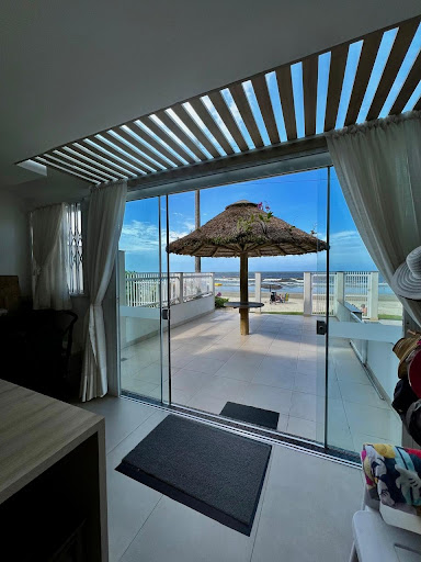 Aluguel por temporada - Casa frente mar com 03 Quartos em Balneário Perequê  -  Porto Belo - SC