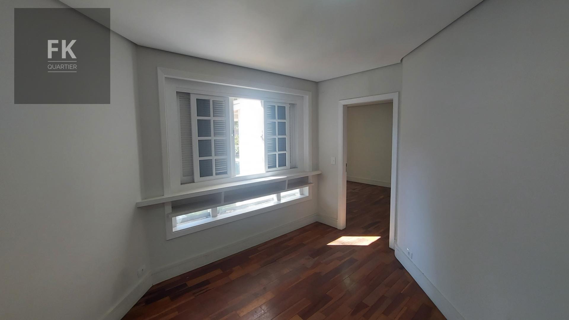 Casa à venda com 5 quartos, 4 suítes, 4 vagas e 250m² no Alphaville Residencial Dois, Barueri (SP) — foto 19 de 30