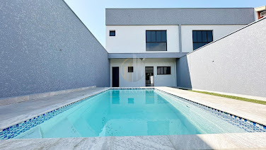 Sobrado à venda em Guaratuba: 3 suítes e 108,5m²
