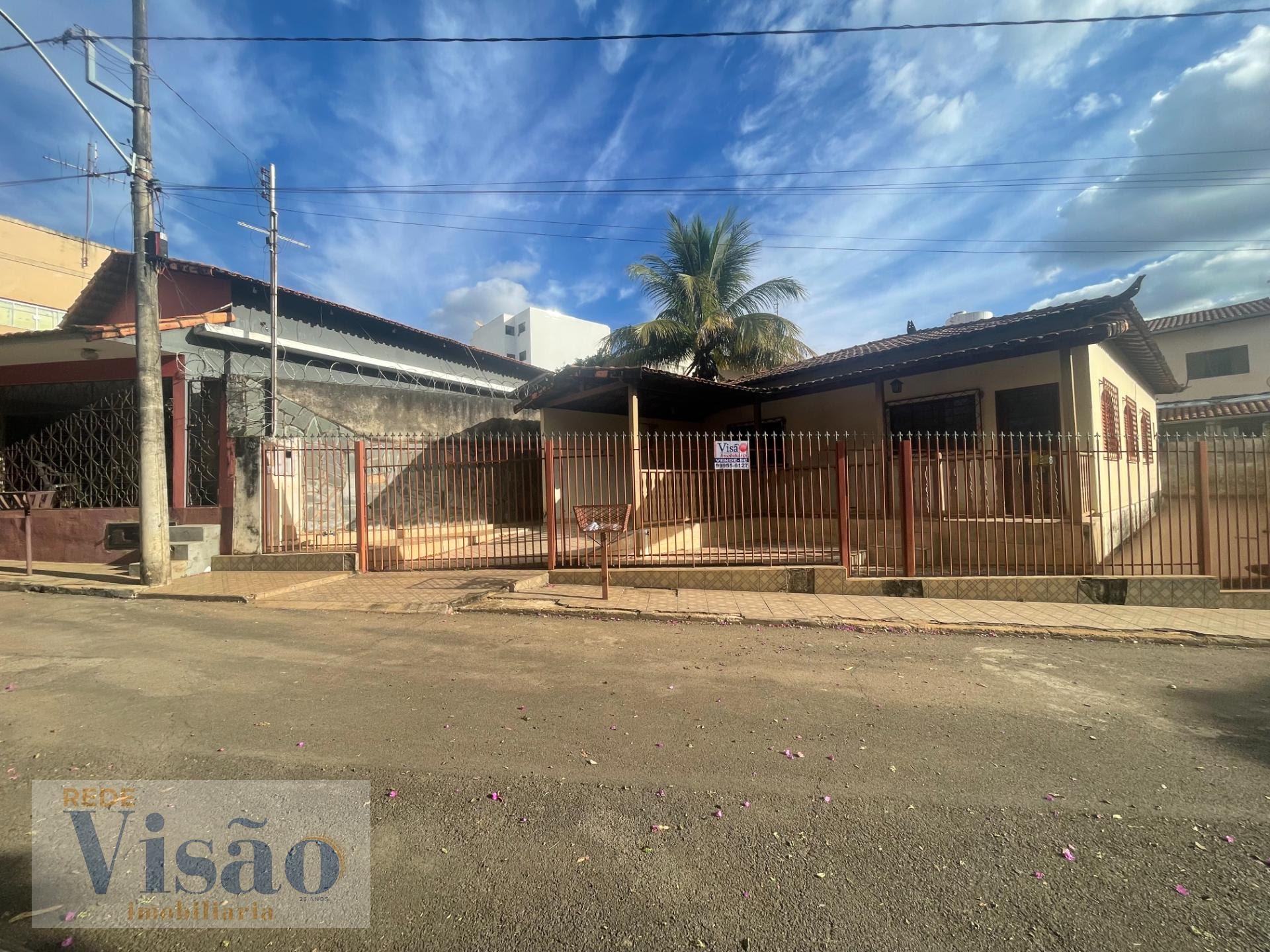 Casa à venda com 3 quartos, 1 suíte, 2 vagas e 150m² no Centro, Paracatu (MG) — foto 2 de 3
