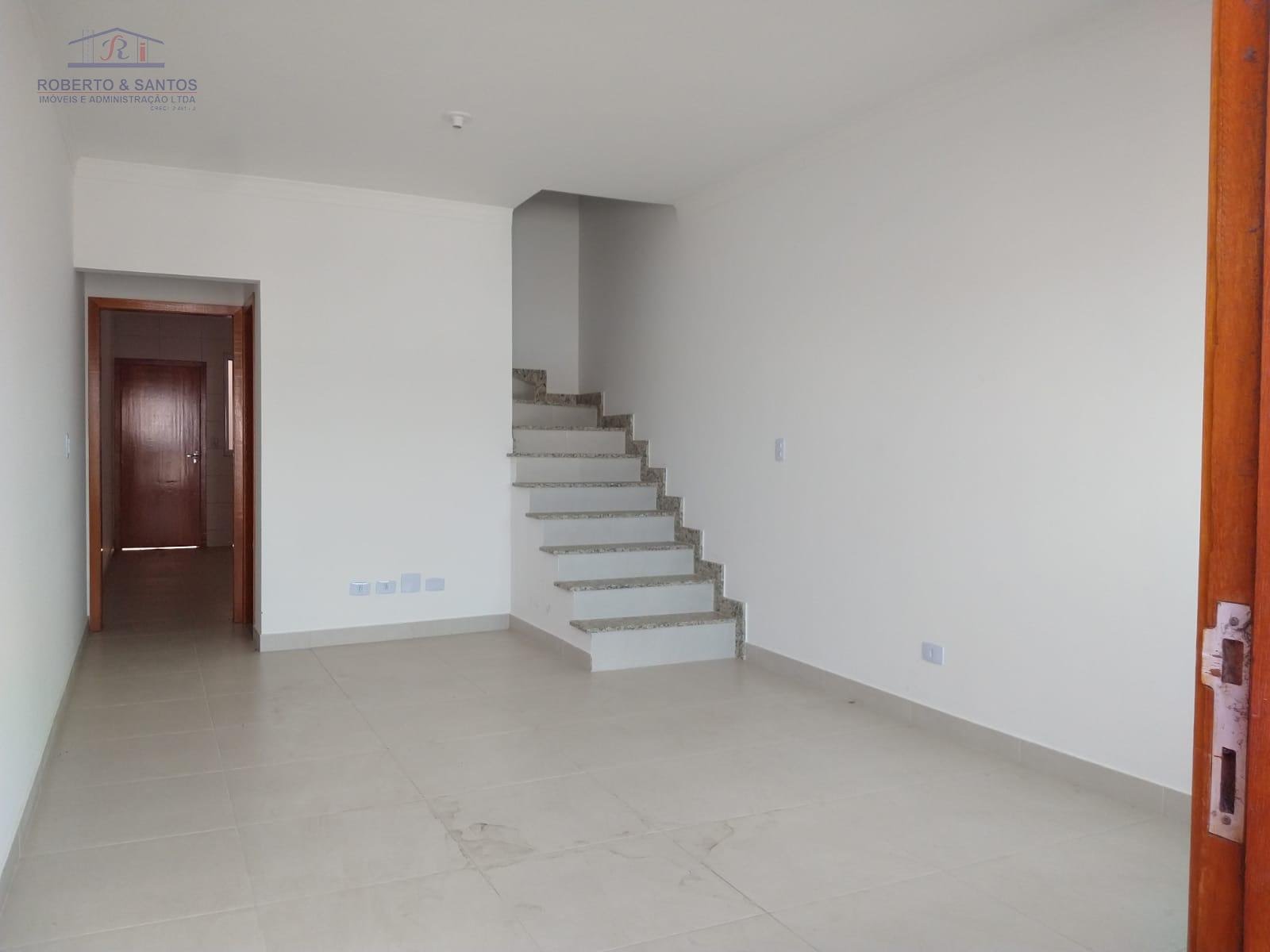 Sala com piso em porcelanato