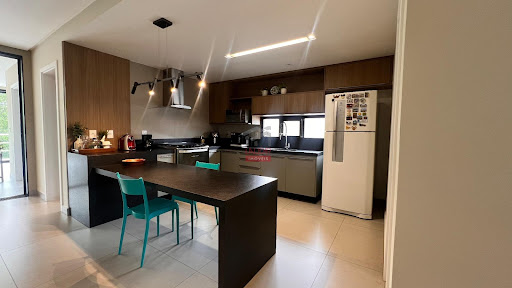 Casa à Venda em Manguinhos Serra, 4 Quartos, 3 Suítes, Condomínio