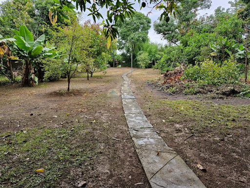 Rancho a venda na Beira do Rio Pardo