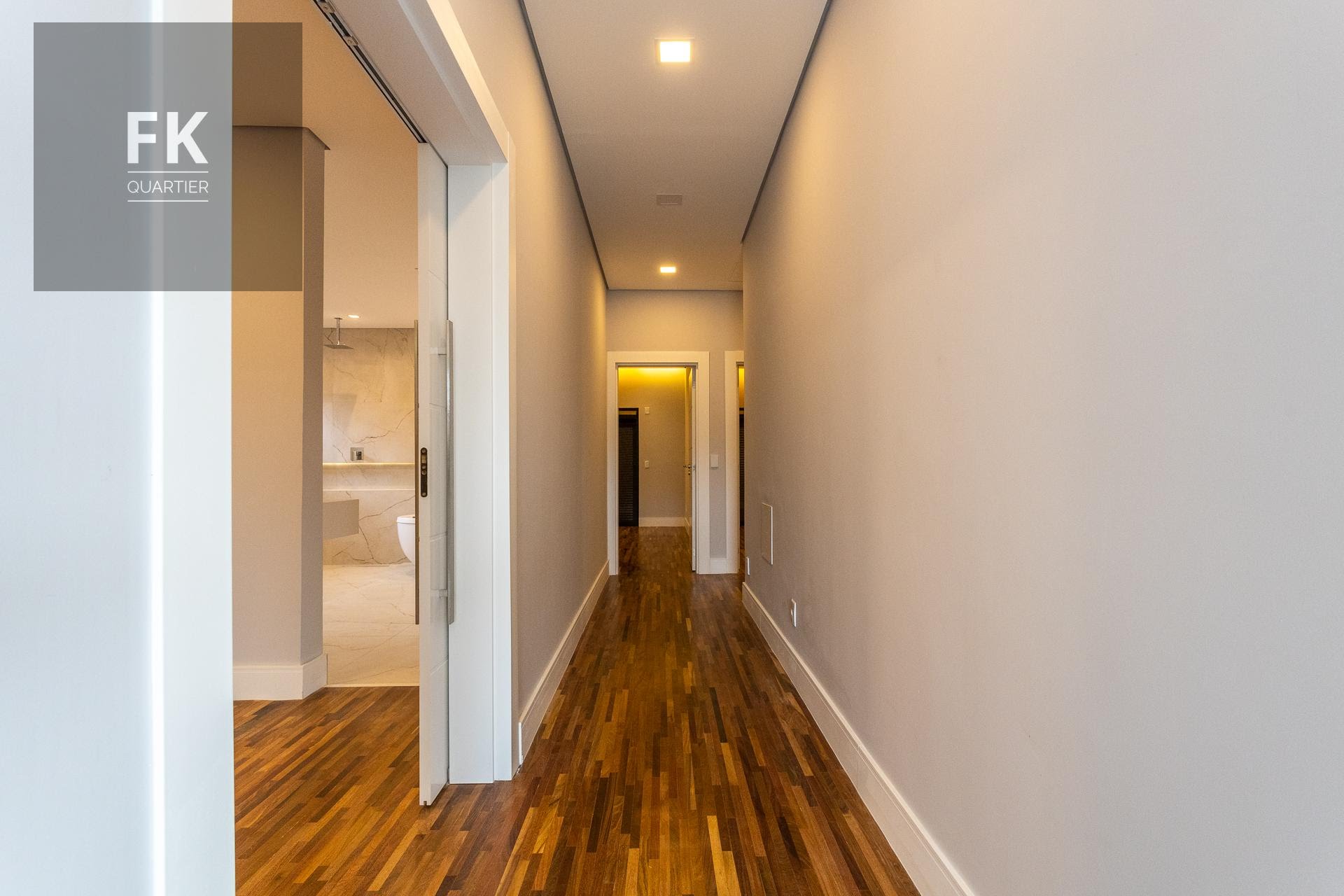 Casa à venda com 5 quartos, 5 suítes, 4 vagas e 392m² no Cidade Tamboré, Santana de Parnaíba (SP) — foto 18 de 30