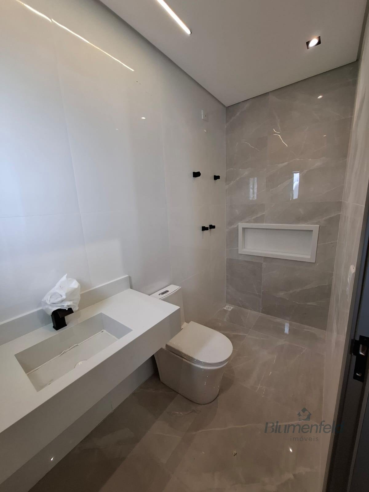 Casa à venda com 2 quartos, 2 suítes, 2 vagas e 355m² no Condomínio Real Park, Arujá (SP) — foto 14 de 15