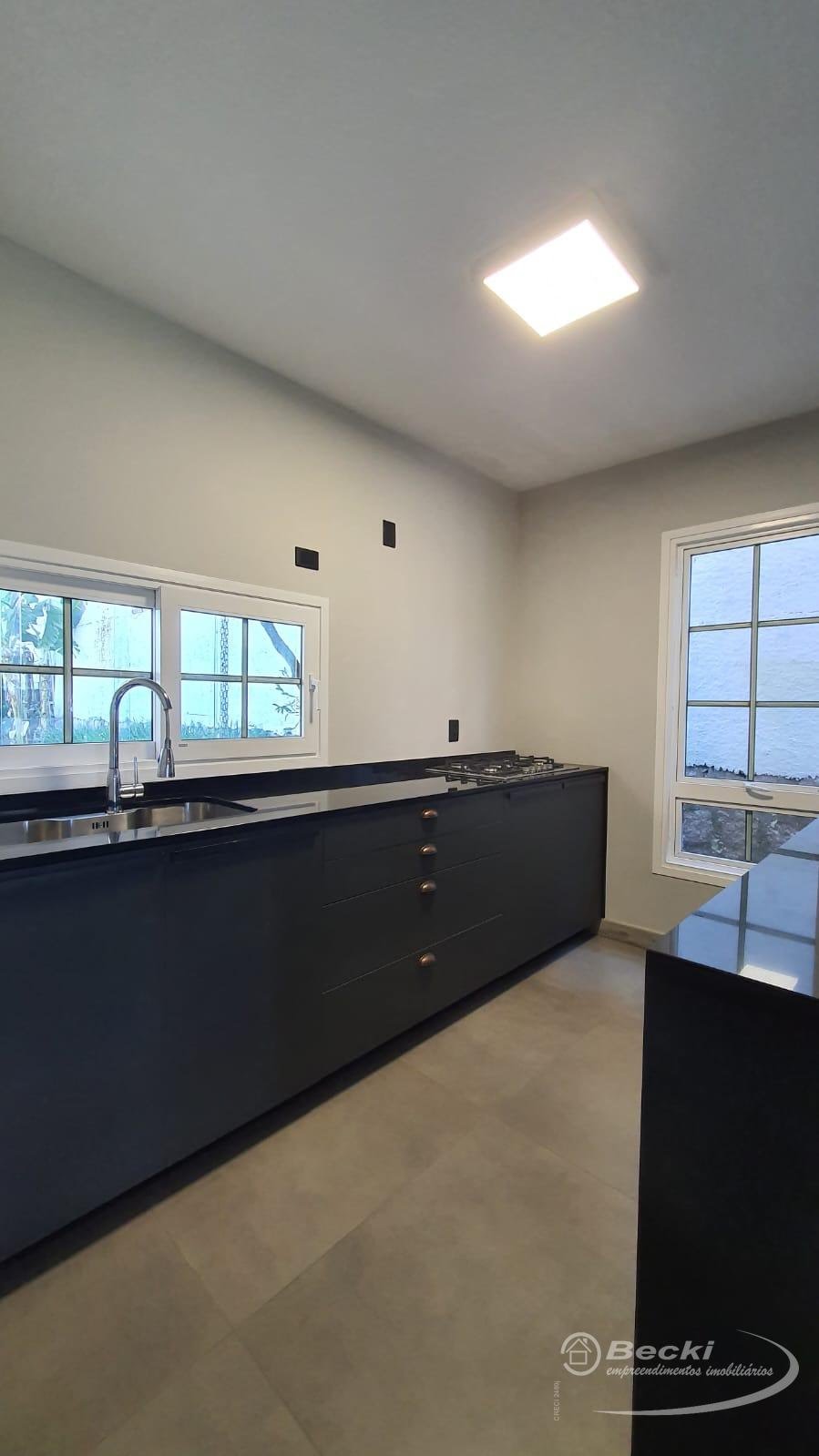 Casa à venda com 3 quartos, 2 suítes, 2 vagas e 265m² no Nova Brasília, Joinville (SC) — foto 9 de 28