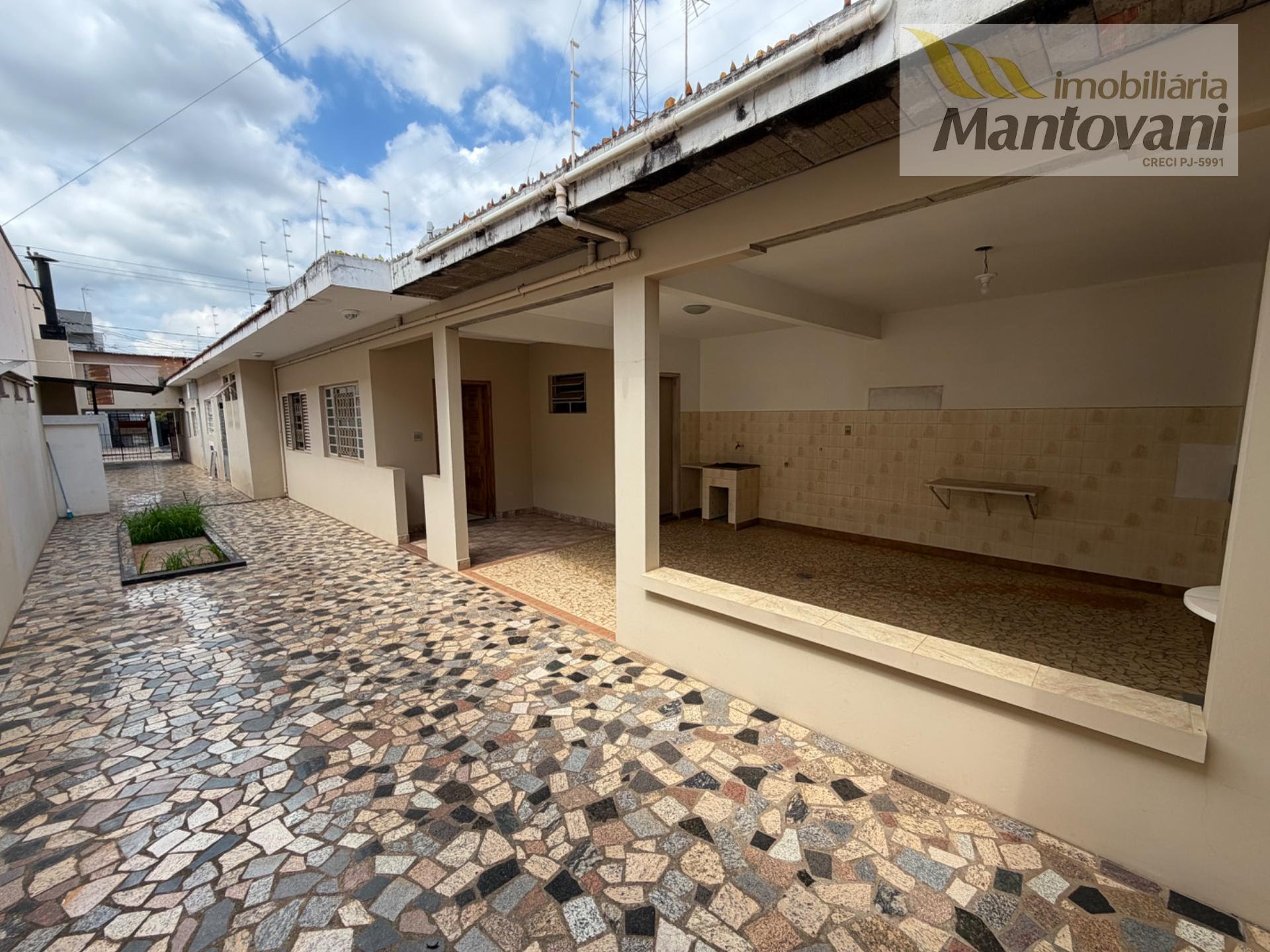 Casa à venda com 3 quartos, 2 banheiros, 2 vagas e 264m² no Centro, Tatuí (SP) — foto 2 de 15