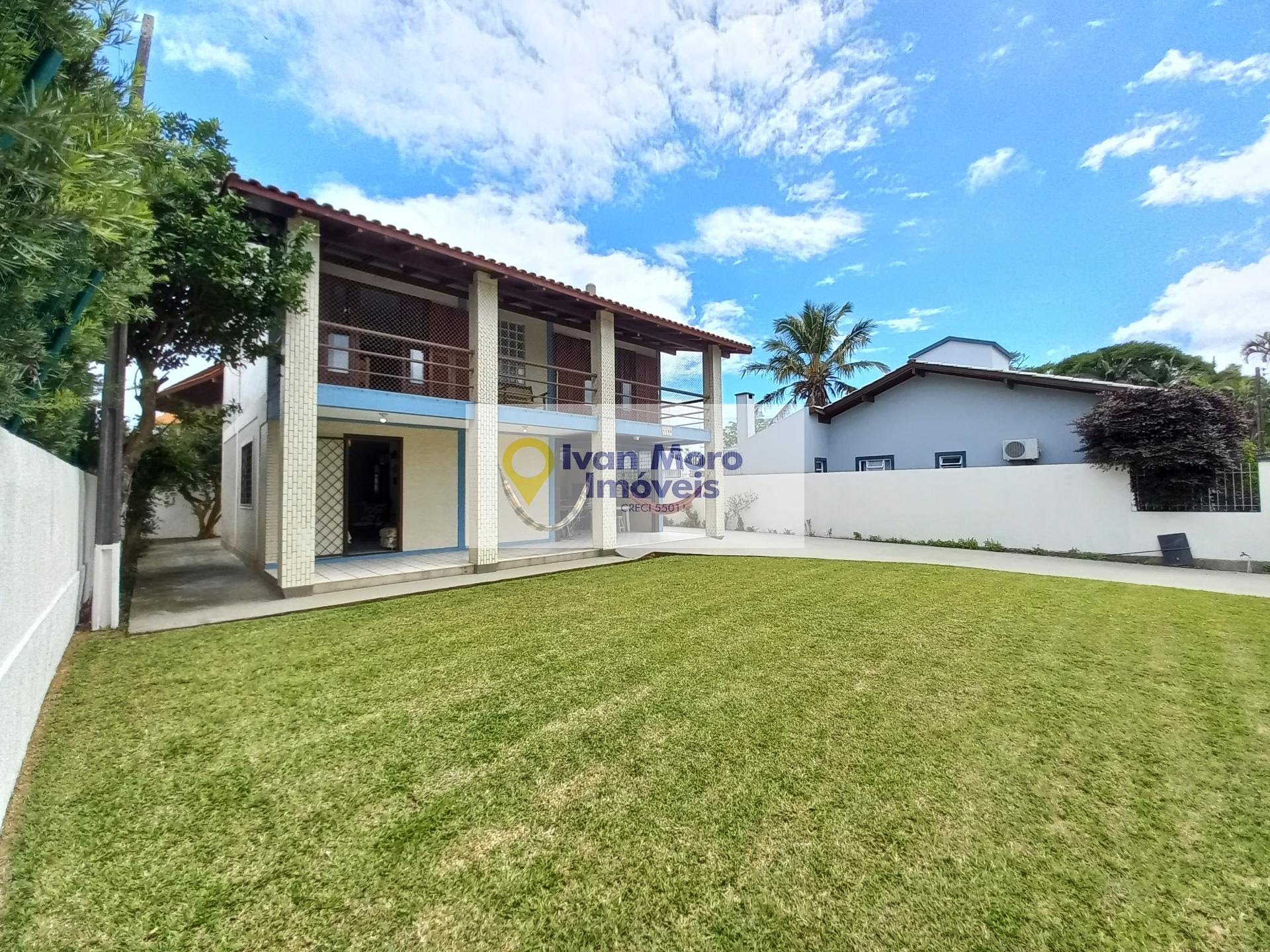 Casa para alugar com 4 quartos, 2 banheiros, 3 vagas e 180m² no Daniela, Florianópolis — foto principal