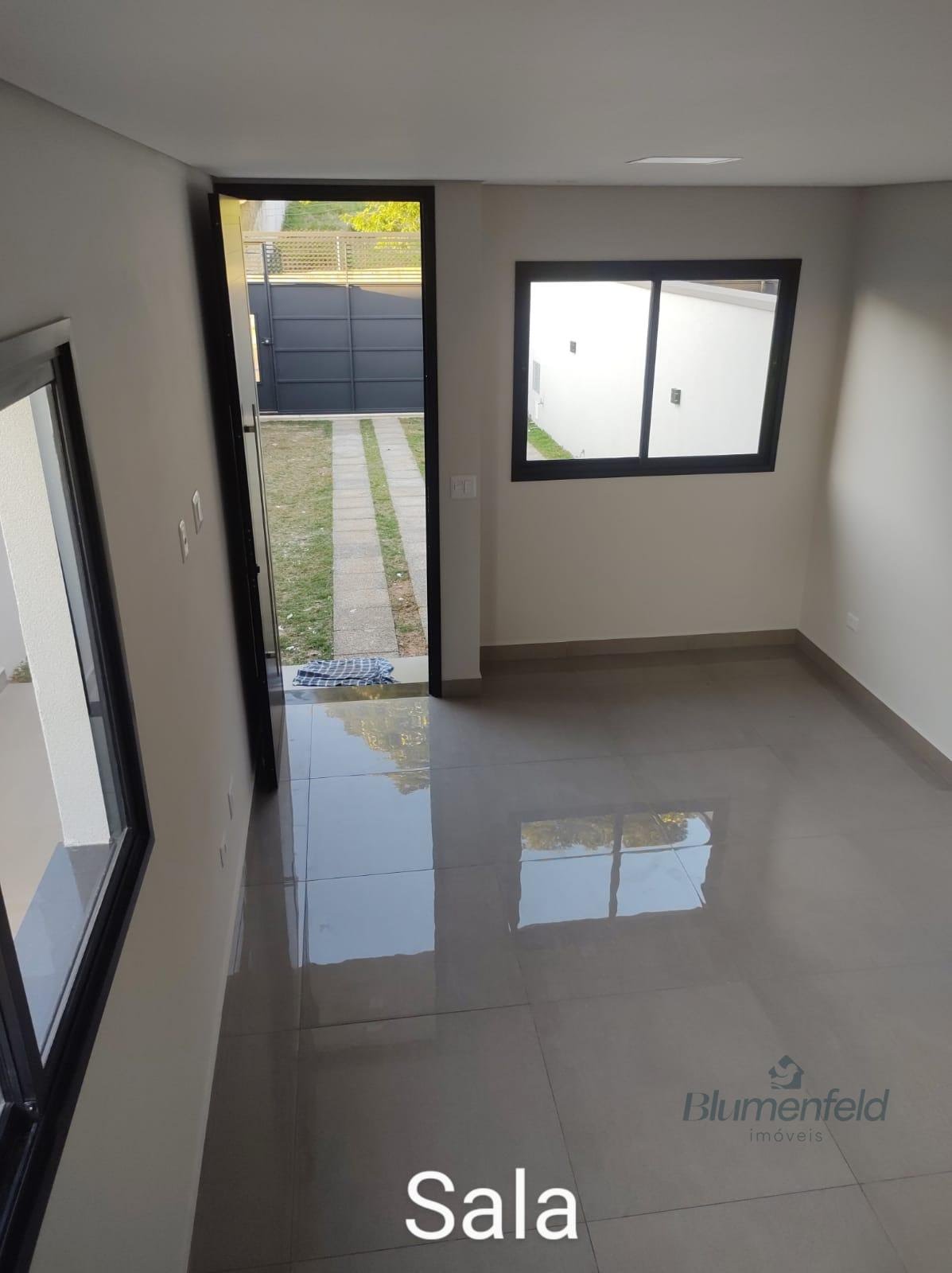 Casa à venda com 3 quartos, 3 suítes, 4 vagas e 136m² no Jardim Planalto, Arujá (SP) — foto 5 de 27