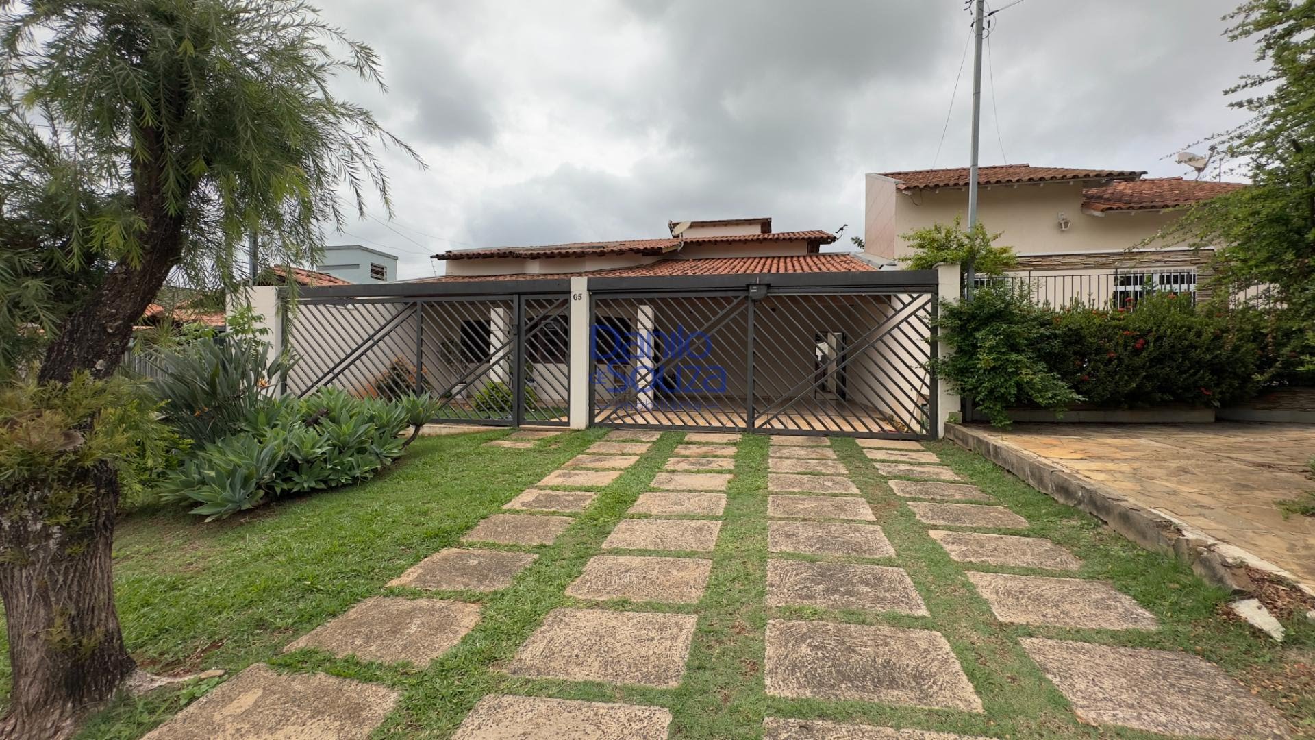 Casa à venda com 3 quartos, 1 suíte, 2 vagas e 411m² no Vila Andrea, Araxá (MG) — foto 2 de 18