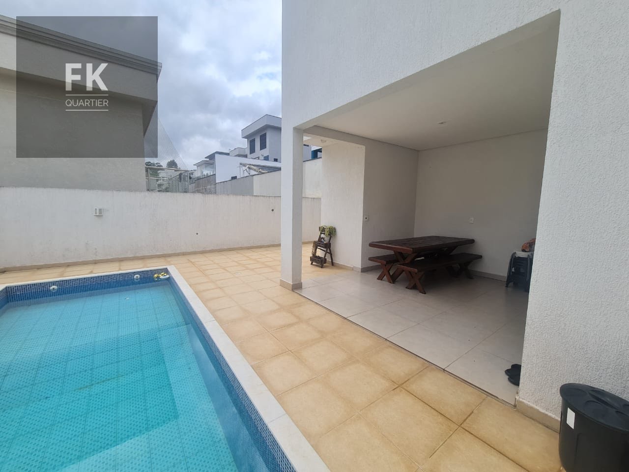 Casa à venda com 3 quartos, 3 suítes, 4 vagas e 266m² no Suru, Santana de Parnaíba (SP) — foto 6 de 26