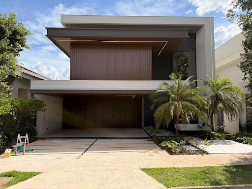 Luxo e Modernidade no Florais dos Lagos: Sobrado Assinado