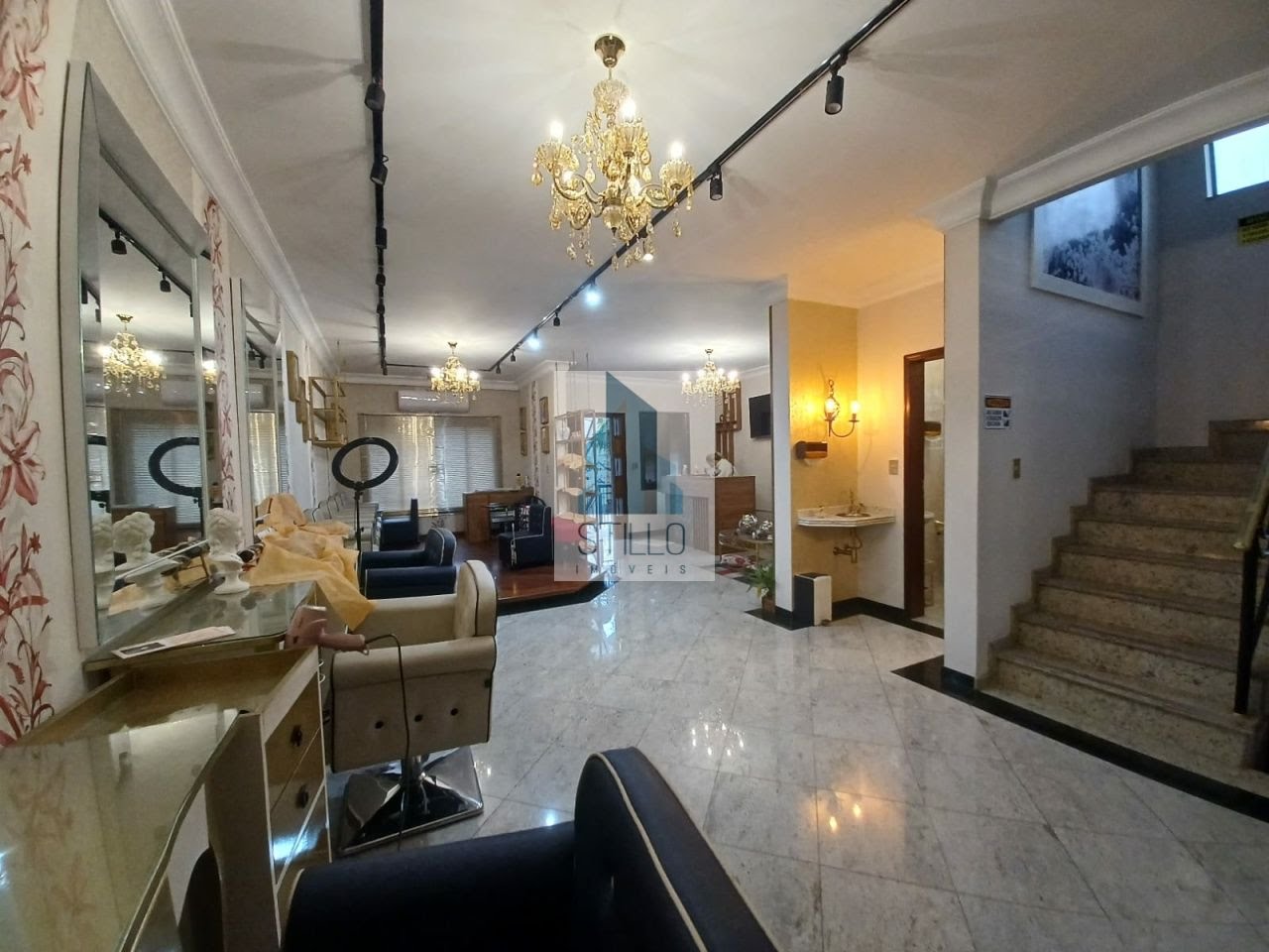 Casa para alugar com 3 quartos, 4 banheiros, 2 vagas e 250m² no Vila Carrão, São Paulo — foto principal