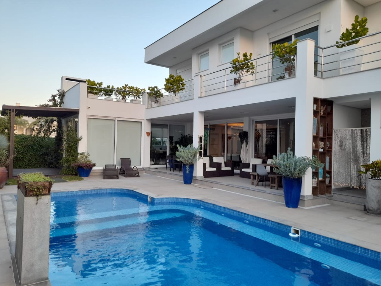 Casa à venda com 4 quartos, 4 suítes, 5 vagas e 500m² no Jurerê Internacional, Florianópolis (SC) — foto 25 de 30