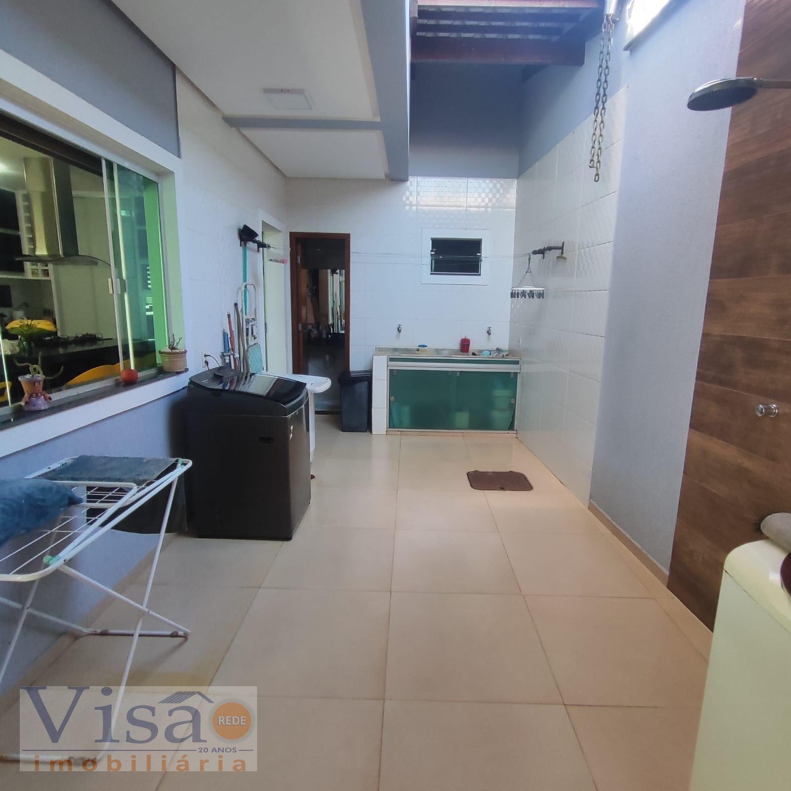 Casa à venda com 3 quartos, 1 suíte, 2 vagas e 250m² no Prado, Paracatu (MG) — foto 4 de 20