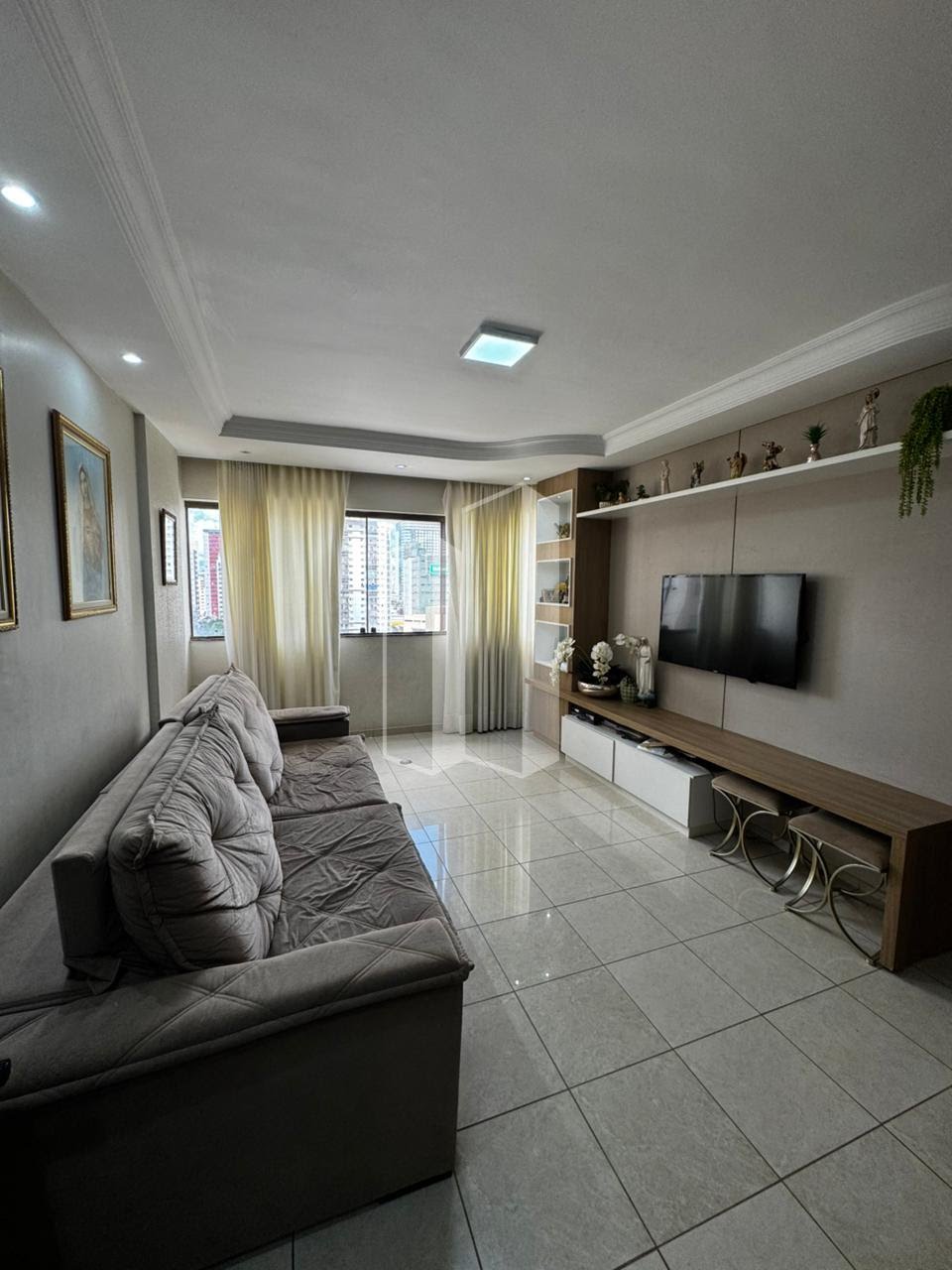 Apartamento à venda com 4 quartos, 1 suíte, 2 vagas e 110m² no Setor Bueno, Goiânia (GO) — foto 2 de 24