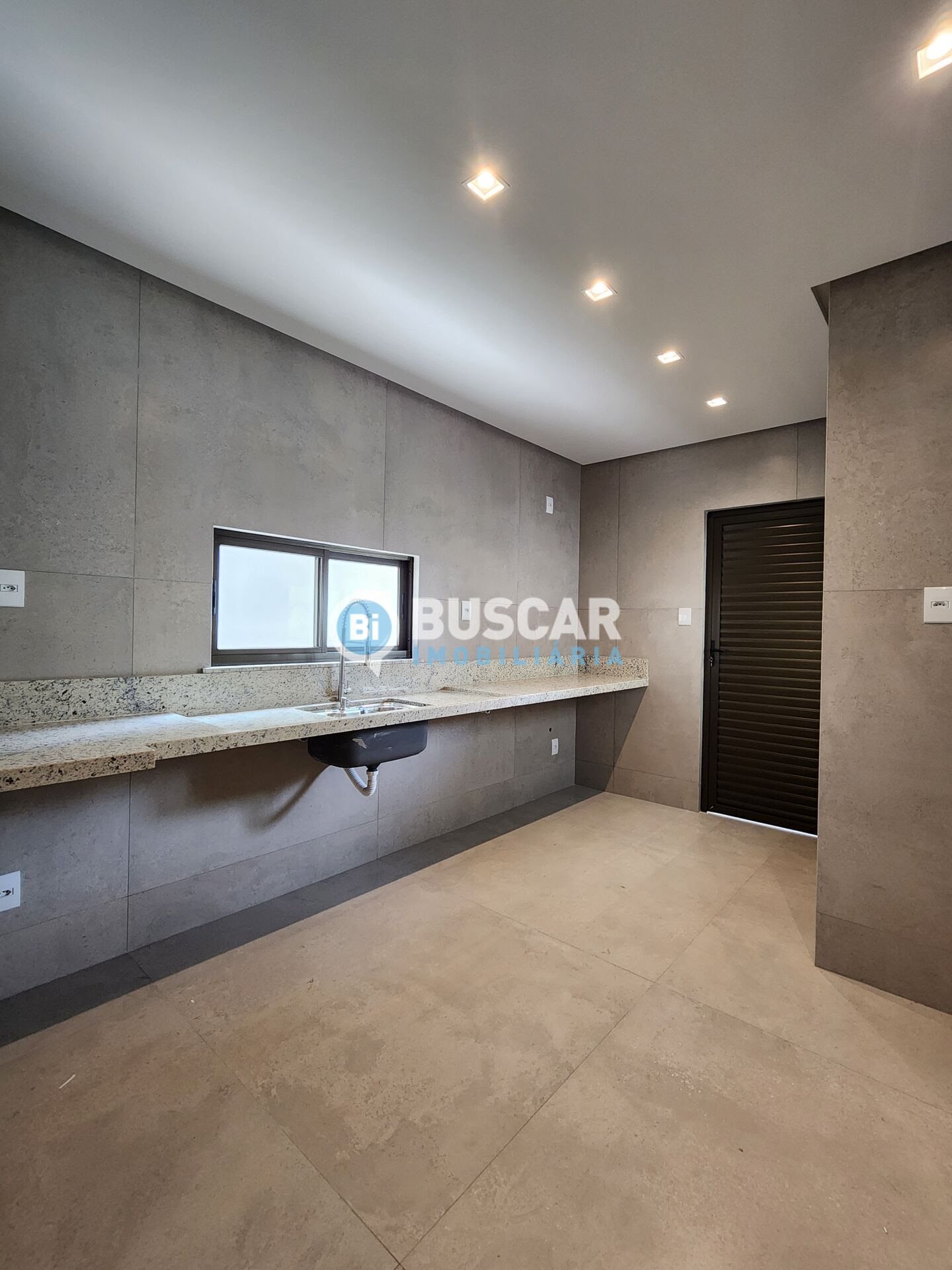 Casa à venda com 4 quartos, 4 suítes, 4 vagas e 240m² no Sim, Feira de Santana (BA) — foto 7 de 24