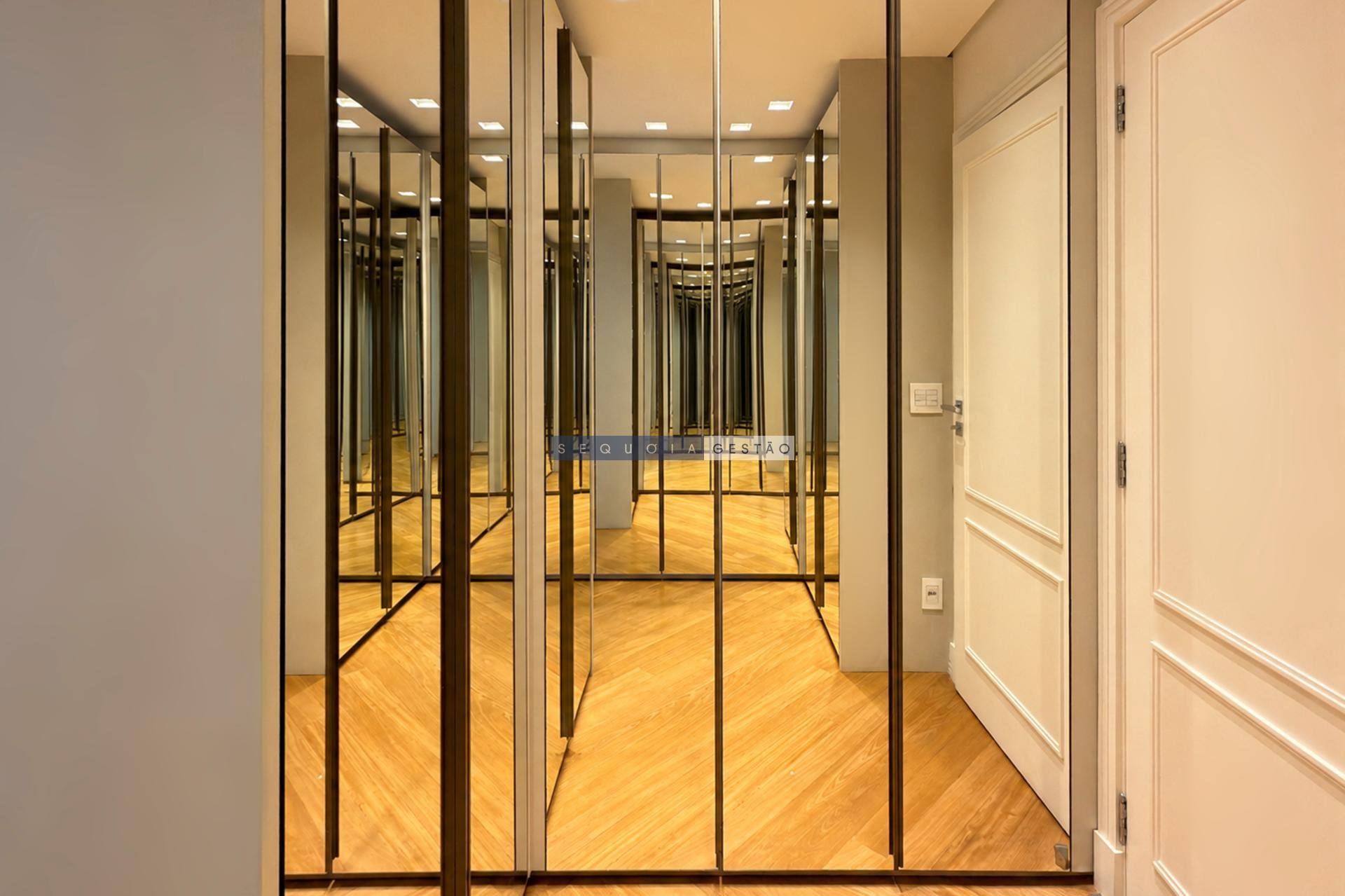Apartamento à venda com 3 quartos, 3 suítes, 4 vagas e 315m² no Jardim Europa, São Paulo (SP) — foto 29 de 30
