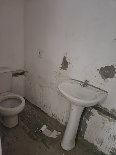 Banheiro da loja do térreo