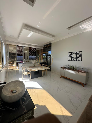 Casa à Venda em Porto Seguro: 4 Suítes, 350m² no Outeiro