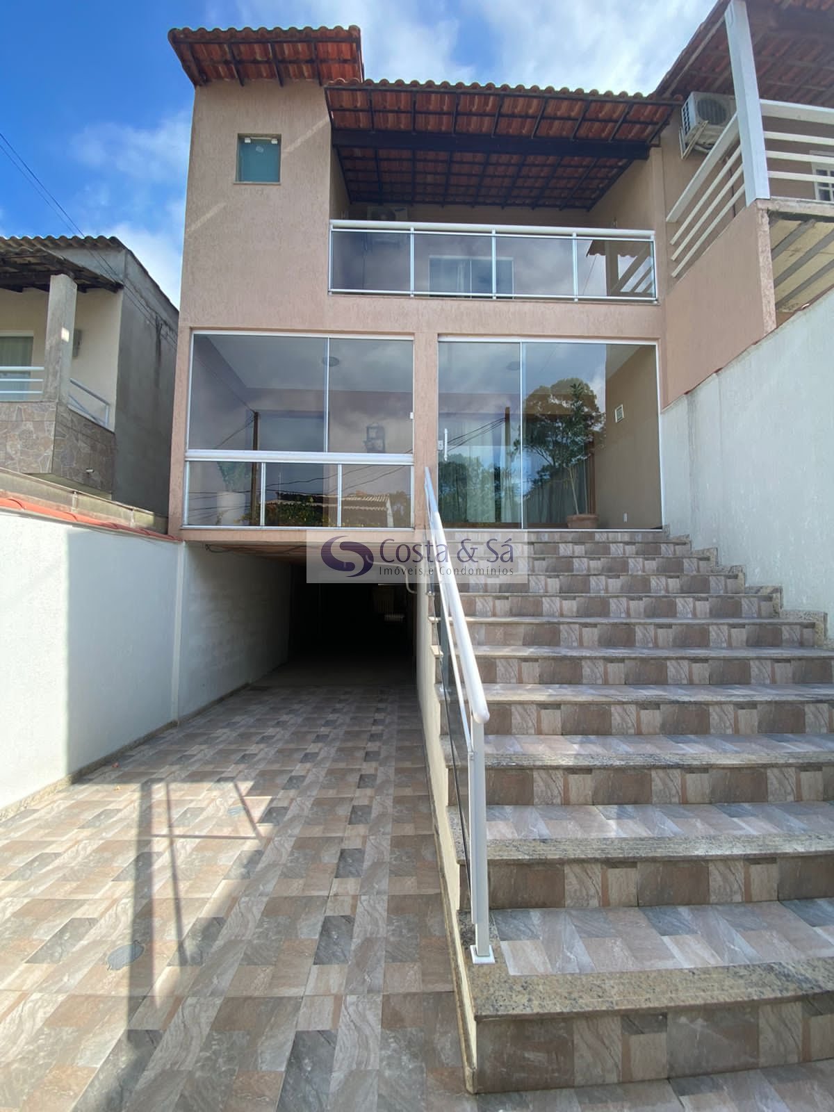 Casa à venda com 3 quartos, 3 banheiros, 3 vagas e 210m² no Campo Redondo, São Pedro da Aldeia — foto principal