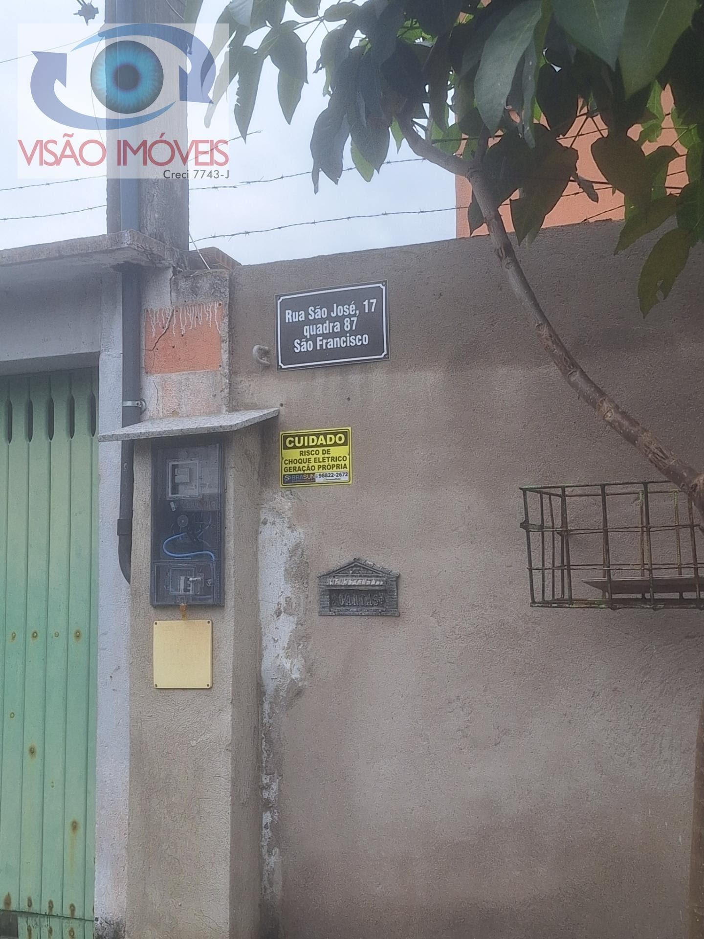 Casa ao lado dos lotes