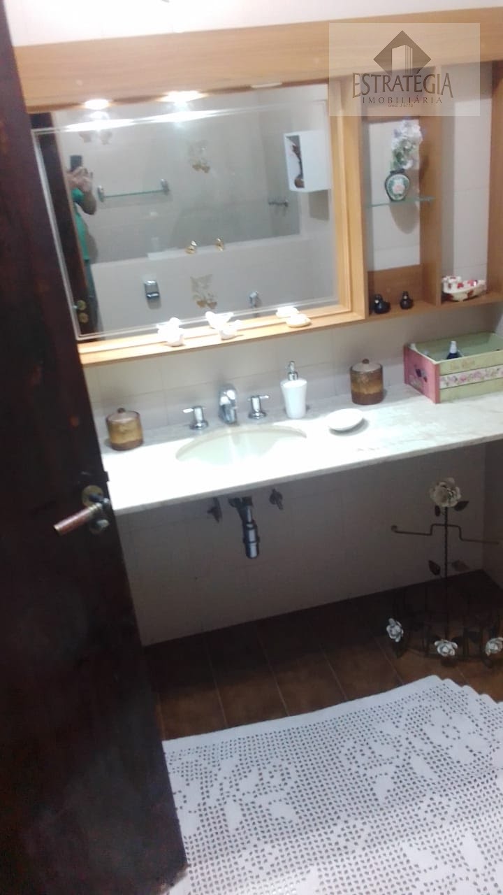 Casa à venda com 3 quartos, 1 suíte, 2 vagas e 180m² no Quitandinha, Petrópolis (RJ) — foto 8 de 23