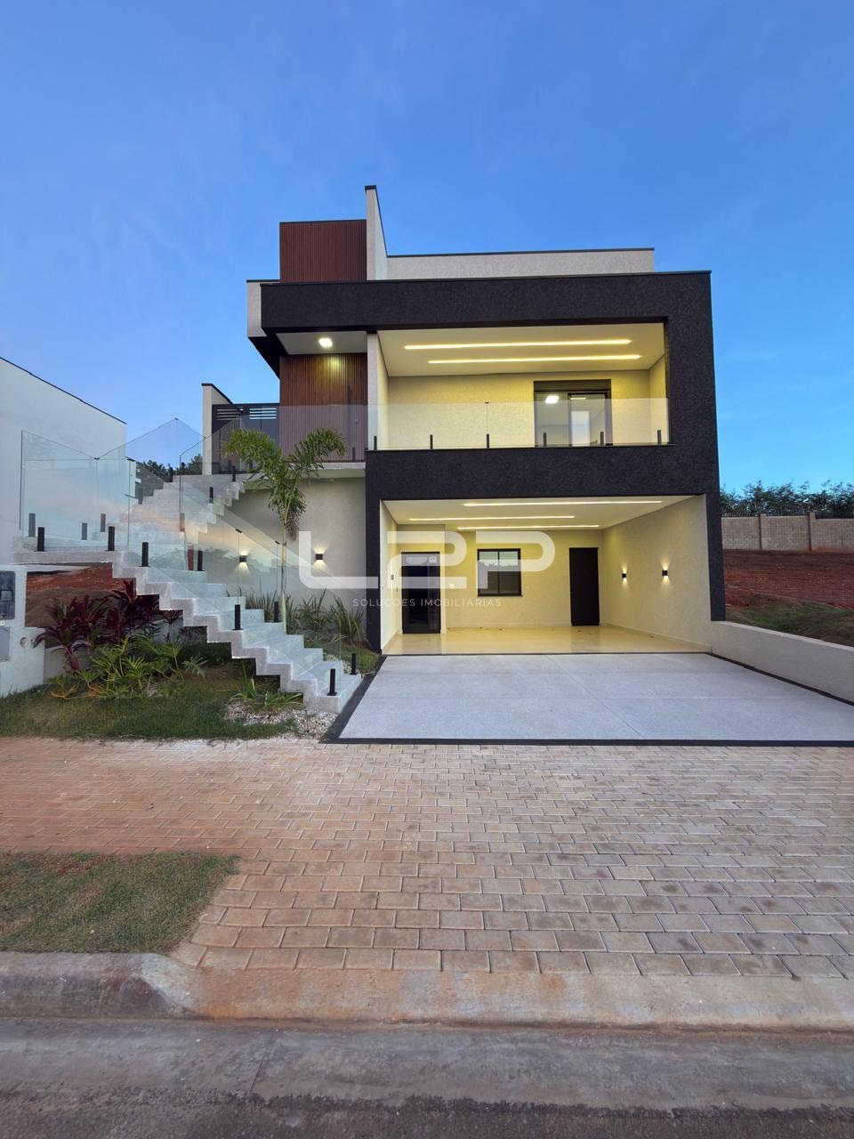 Casa à venda com 3 quartos, 1 suíte, 4 vagas e 220m² no Medeiros, Jundiaí (SP) — foto 2 de 30