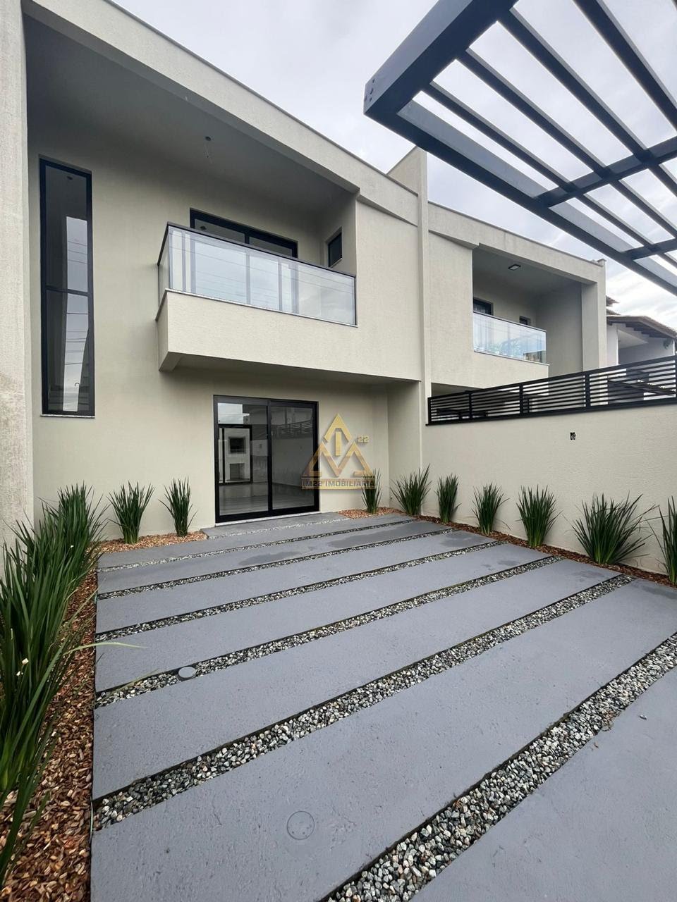 Casa à venda com 3 quartos, 3 banheiros, 2 vagas e 106m² no Itacolomi, Balneário Piçarras — foto principal