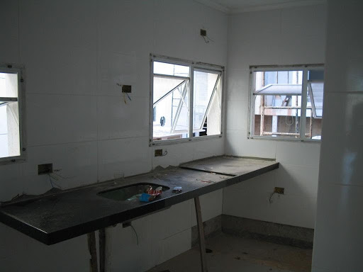 Cozinha c/pia em granito preto