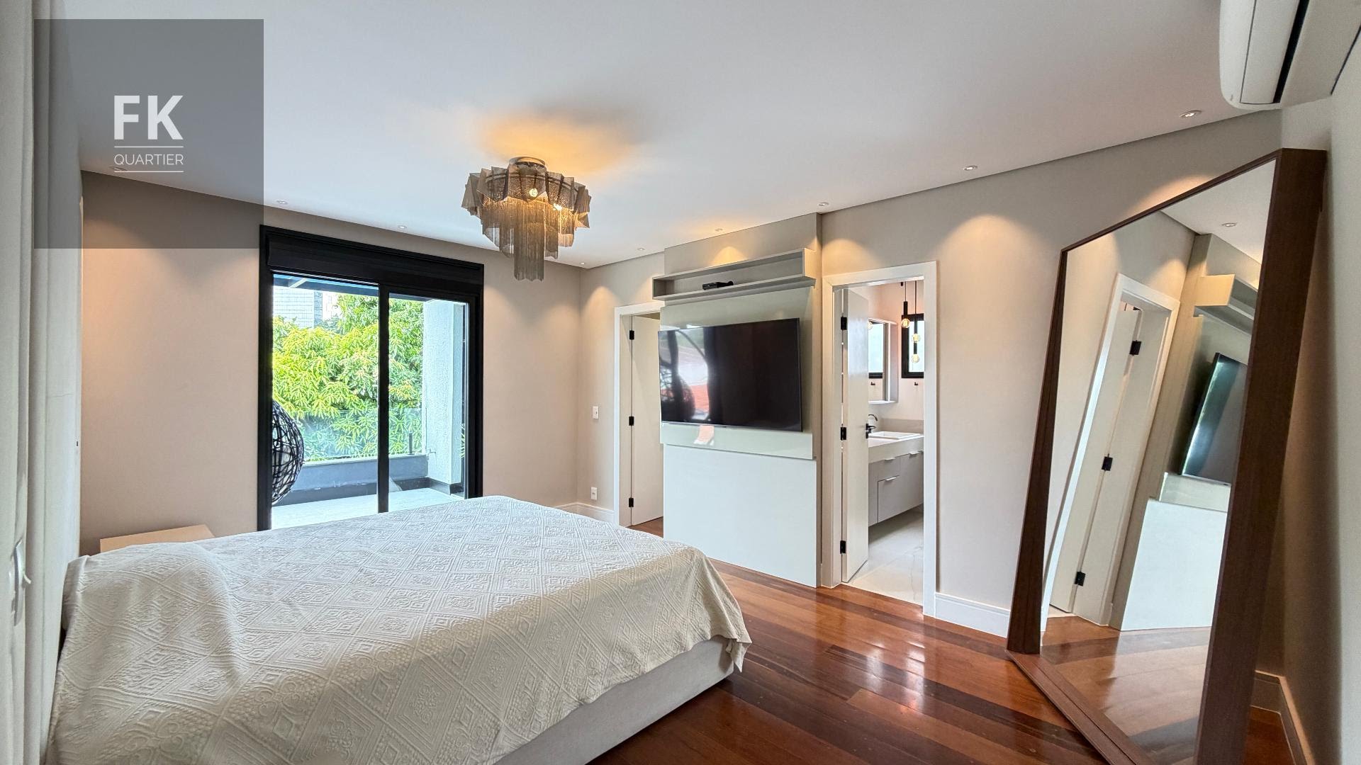 Casa à venda com 5 quartos, 5 suítes, 4 vagas e 350m² no Alphaville Residencial Dois, Barueri (SP) — foto 16 de 30