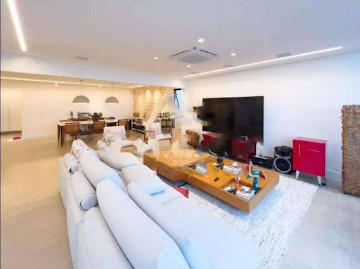 Cobertura 242m² à Venda na Barra com Vista Mar