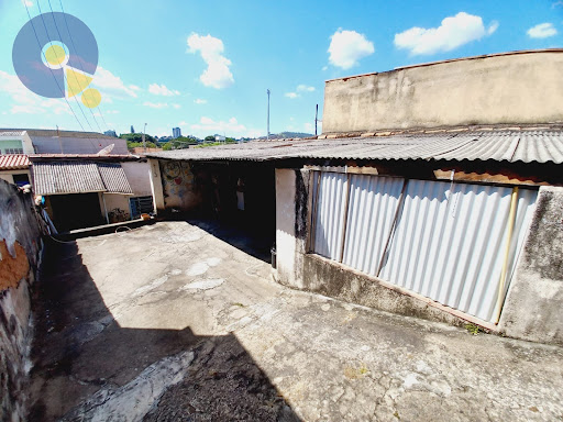 Casa com potencial para dois alugueis (residencial e comercial)