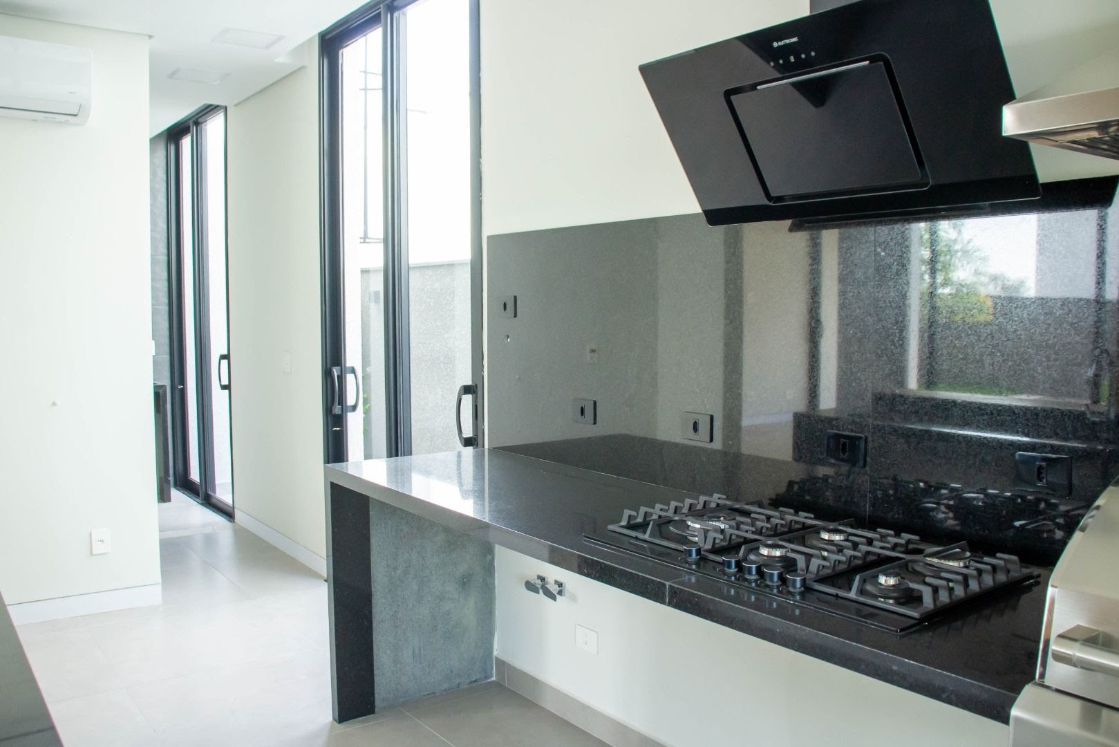 Casa à venda com 3 quartos, 3 suítes, 6 vagas e 264m² no Alphaville 3, Votorantim (SP) — foto 12 de 30