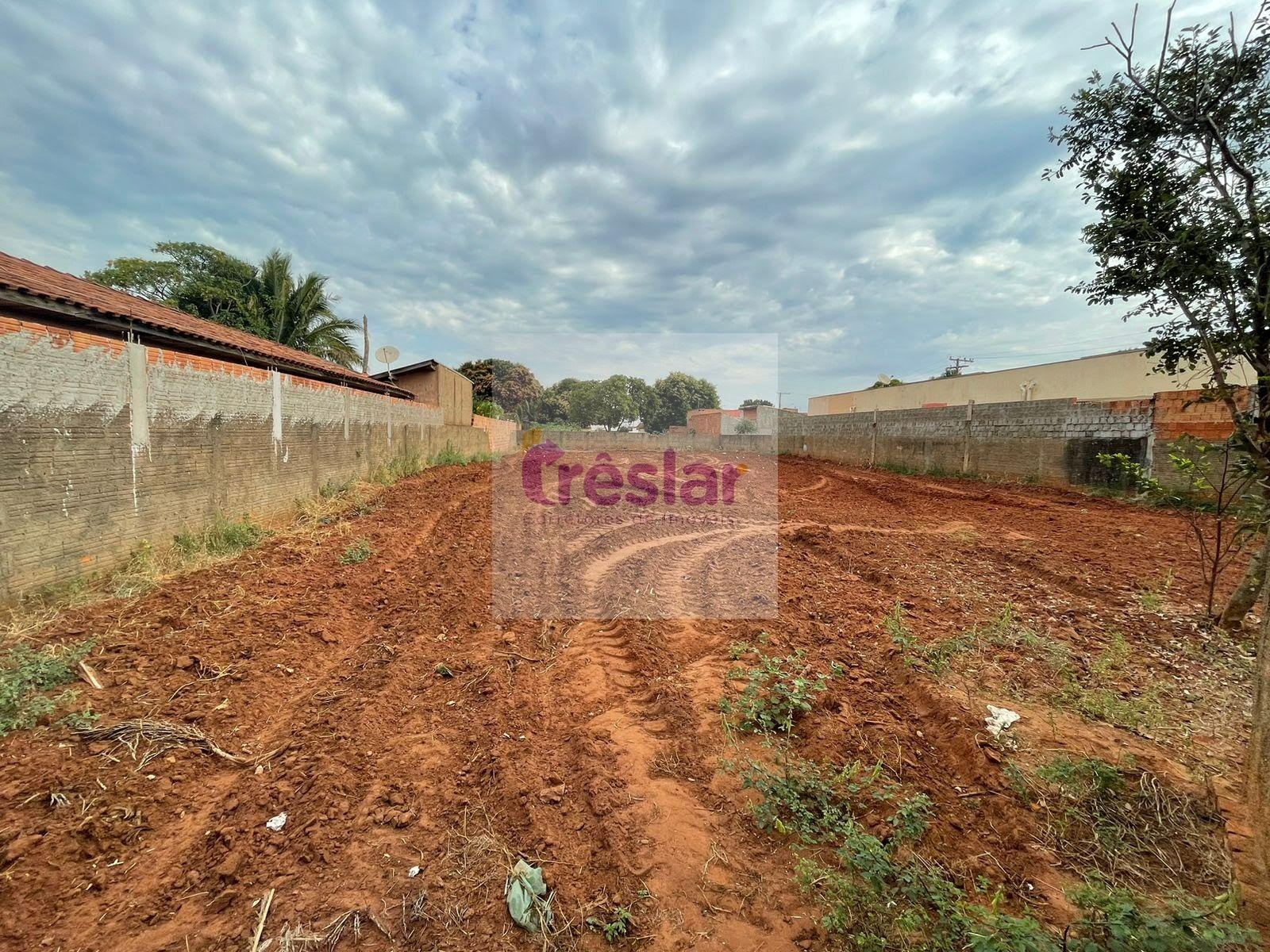 Terreno à venda com 1000m² de terreno no Santa Terezinha, Três Lagoas — foto principal