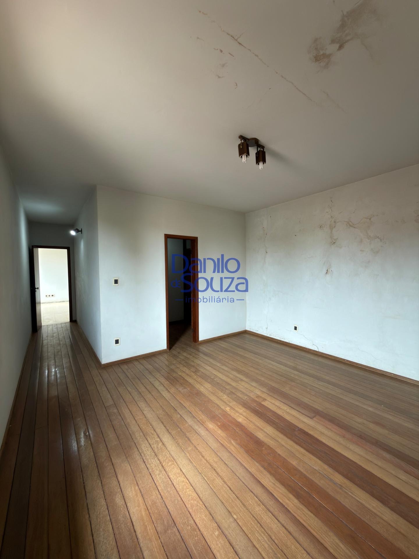 Casa à venda com 4 quartos, 3 suítes, 2 vagas e 344m² no São Cristóvão, Araxá (MG) — foto 18 de 29