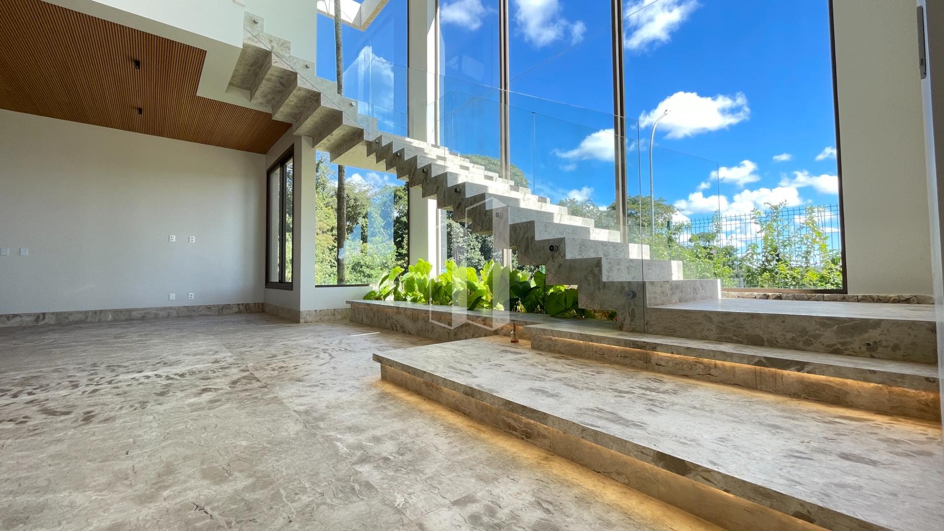 Casa à venda com 5 quartos, 7 banheiros, 6 vagas e 440m² no Jardins França, Goiânia — foto principal