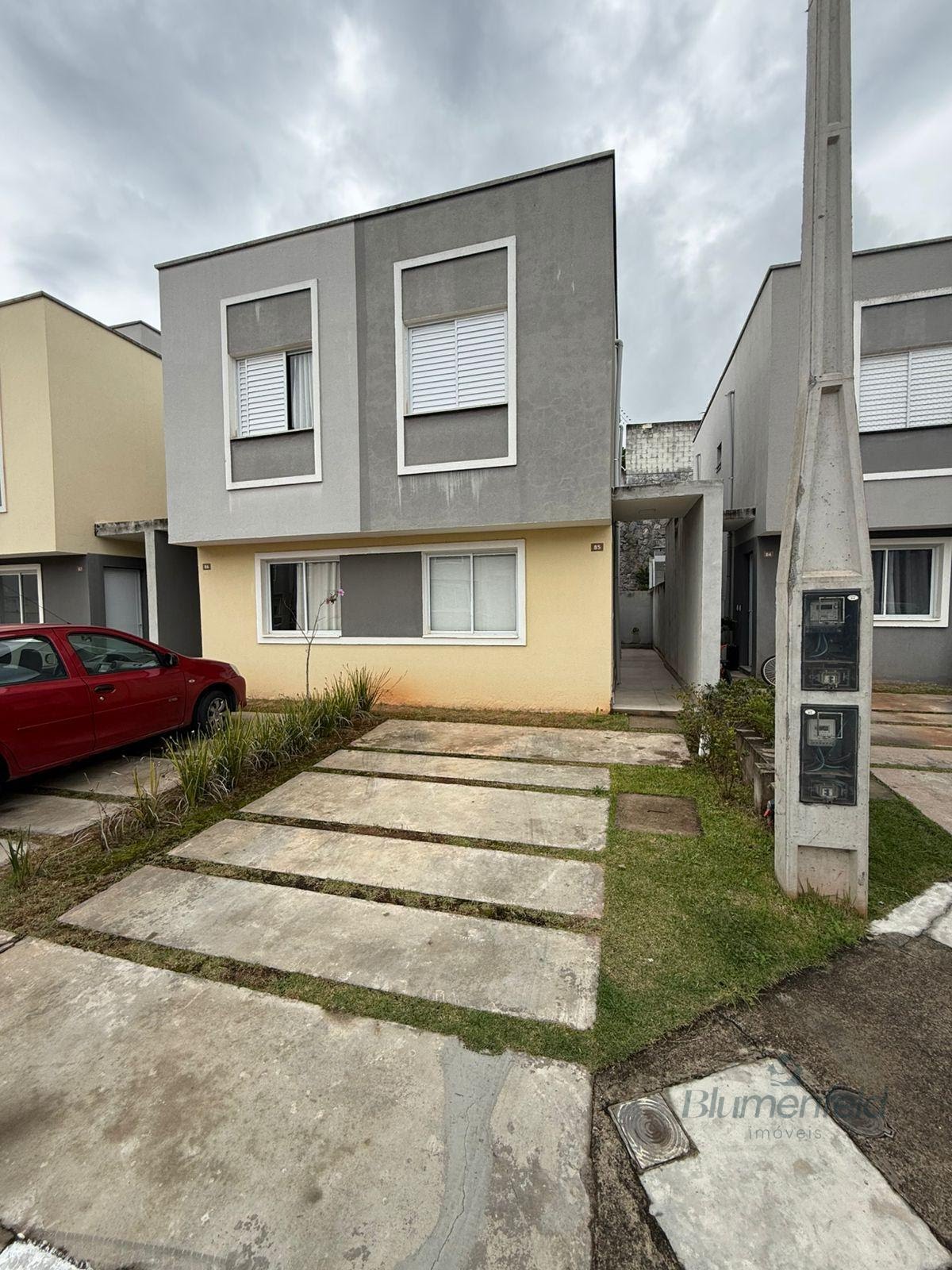 Casa para alugar com 2 quartos, 2 banheiros, 1 vaga e 57m² no Centro Residencial, Arujá — foto principal