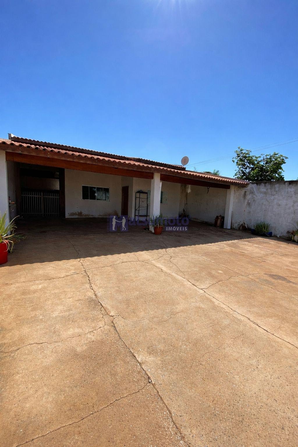 área frente/garagem