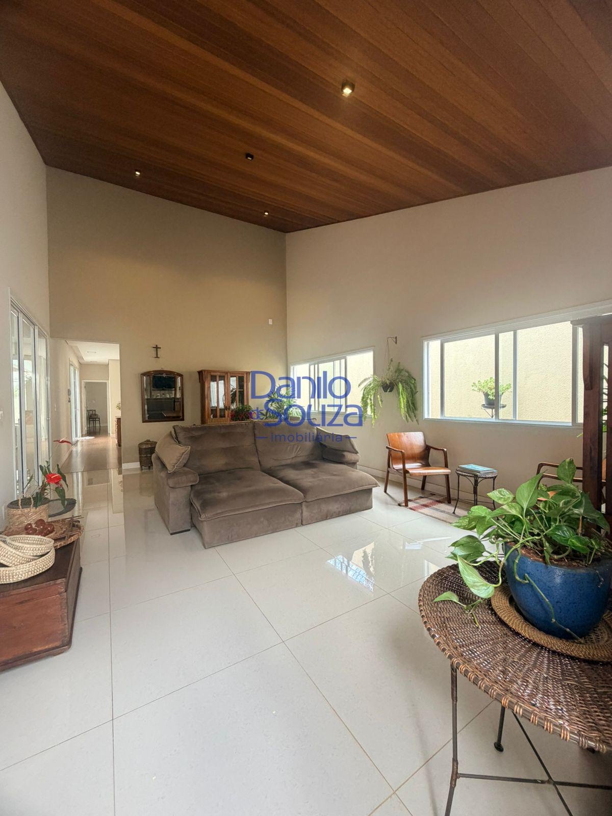 Casa à venda com 3 quartos, 2 banheiros, 4 vagas e 373m² no Veredas da Cidade, Araxá — foto principal
