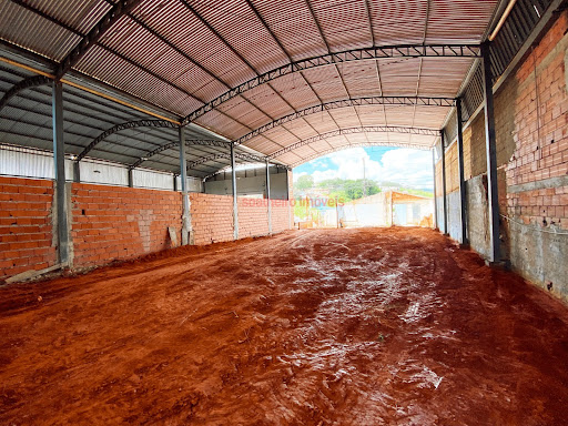Galpão em Centro - Guanhães, MG
