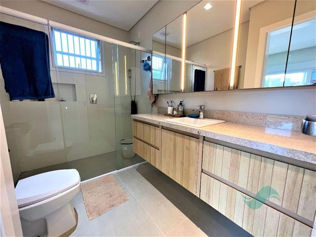 Casa à venda com 3 suítes, 1 vaga e 225m² no Jurerê, Florianópolis (SC) — foto 17 de 22