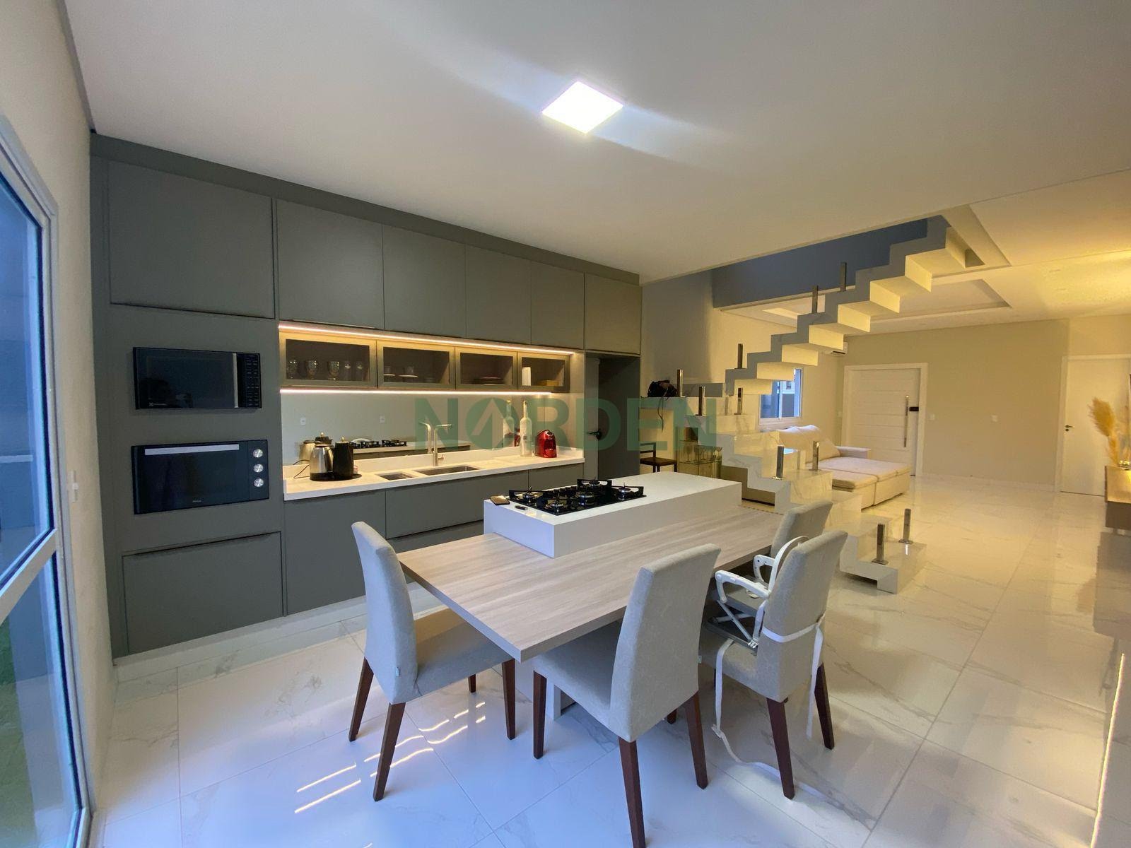 Casa de 170 m² com 3 quartos na Casa 3 Quartos 170m² — Ingleses do Rio Vermelho, Ingleses do Rio Vermelho
